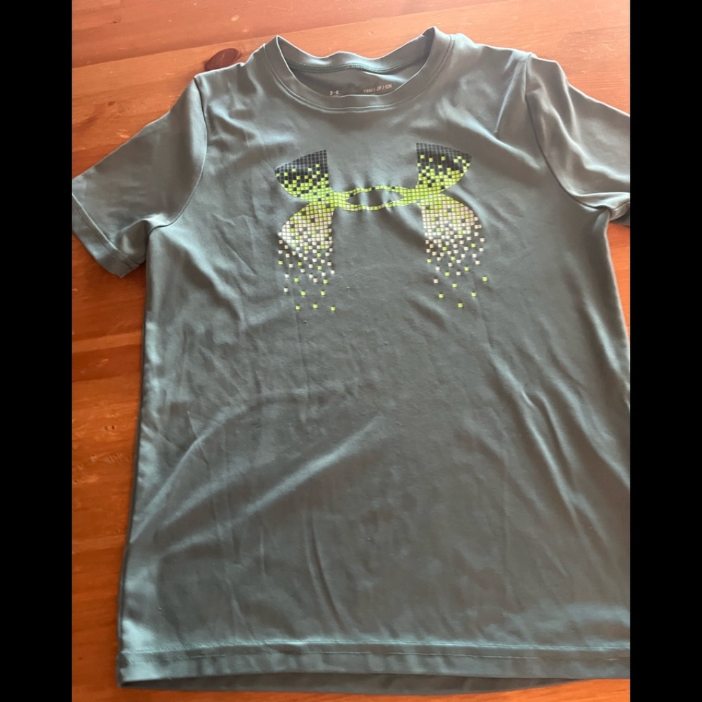 Boys UnderArmour tshirt